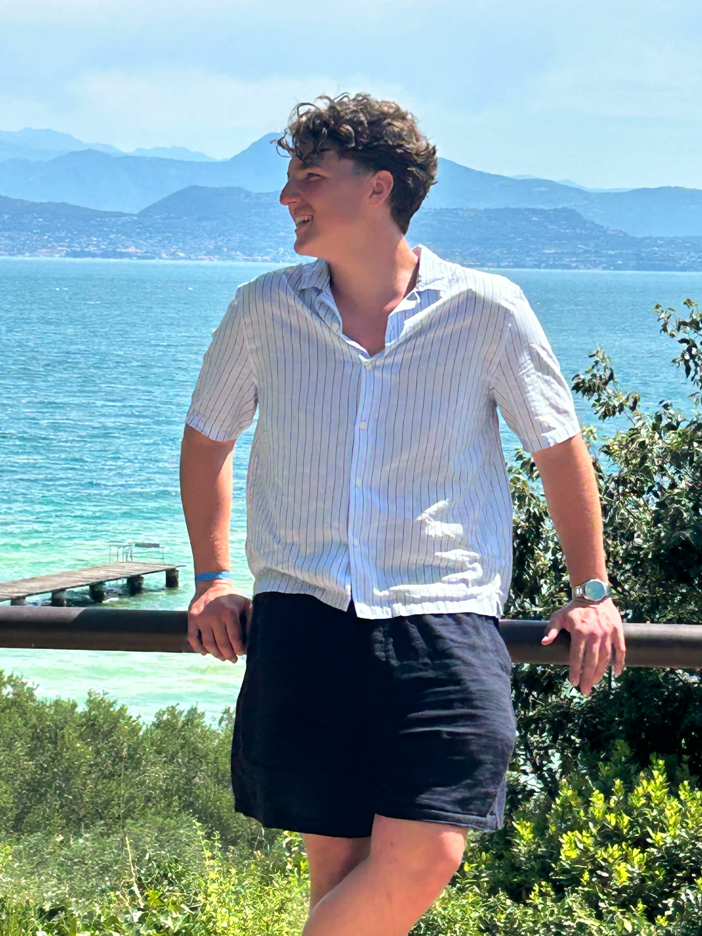 Dawid Turoń nad jeziorem